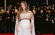 Barbara Palvin angoissée par les changements de son corps enceinte