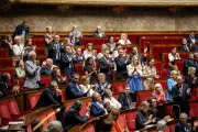 Bloc central échoue sur rives extrême droite fin session