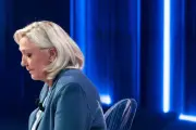 Bracelet électronique : Le Pen estime impossible de faire la présidentielle