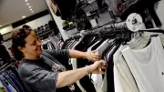 Braderie d'Alès : commerçants s'adaptent à la chaleur pour attirer clients