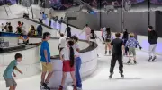 Canicule : la patinoire Végapolis attire les foules en plein été