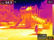 Canicule à Paris : 70°C sur un toboggan, 24°C sous les arbres