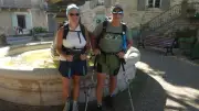 Canicule : un couple de randonneurs brave la chaleur sur le chemin d'Urbain V
