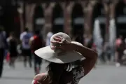 Canicule : vigilance rouge étendue à 37 départements, incendies en hausse