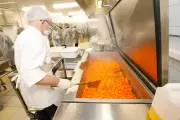 Cannes : Elior construira une nouvelle cuisine centrale et fournira les repas dès septembre