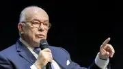 Cazeneuve fustige le 