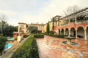 Château Diter à Grasse : fêtes et feux d'artifice malgré l'ordre de destruction