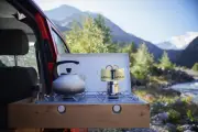 Clément, 37 ans, préfère voyager seul en van dans les Alpes