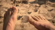 Coincé tête la première dans le sable : Dorian, 13 ans, survit grâce à son cœur de sportif