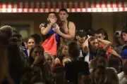 Coupe du monde 2026 : des bars niçois bâchent leurs terrasses pour éviter les attroupements