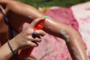 Crèmes solaires sur Temu, AliExpress, Shein : inefficaces et dangereuses