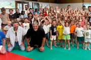 David Douillet visite les jeunes judokas de Sainte-Maxime