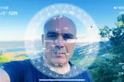 De Paris à la Grèce à pied : un artiste mesure son périple en battements de cœur