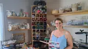 Delphine de Meulemeester : bijoux en cuir recyclé du Colombie au Gard