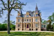 Demeure Louis XIII de Joséphine Baker : bientôt propriétaire ?
