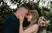Des fans de Taylor Swift paient 25 $ pour des déchets de son mariage