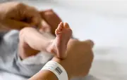 Deux Américains portent plainte contre un hôpital après un échange présumé à la naissance
