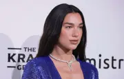 Dua Lipa soutient les manifestants contre un complexe de luxe en Albanie