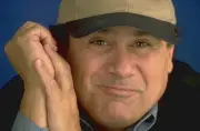 Elon Musk cherche Ulysse : Danny DeVito proposé