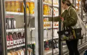 En Finlande, le panier rose fait office de signal pour les célibataires au supermarché