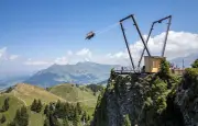 En Suisse, une balançoire géante à 2 110 mètres pour attirer les touristes l'été