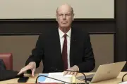 Eric Lombard se dit « plutôt hollandiste », les indiscrétions du Nouvel Obs