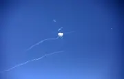Escalade au Moyen-Orient : l'Iran frappe le Golfe, les USA bombardent 140 cibles