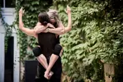 Festival d'Avignon : sobriété de Morin, rejet de la baisse de diffusion