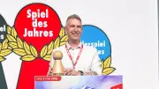 Florian Siriex remporte le prestigieux Spiel des Jahres 2026 avec L'île des Mookies