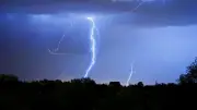 Foudre et orages : deux morts en Haute-Vienne et Isère, 53 000 foyers sans électricité