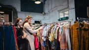 Friperie géante Piou Piou à Sète : 10 000 vêtements à 2-10 €