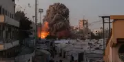 Gaza : l'armée israélienne bombarde une mosquée présentée comme dépôt d'armes du Hamas