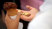 Glaces insolites à Montpellier : foin, sésame noir, betterave… la ruée des gourmands