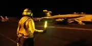 Guerre au Moyen-Orient : l'armée américaine tire sur un navire forçant le blocus iranien