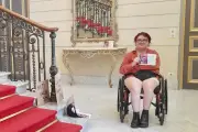 Handicapée bloquée au pied des marches d'un palais à Nice
