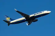 Hublot brisé en plein vol : un homme aspiré hors d’un avion Ryanair