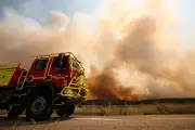 Incendies en Gironde et Var : deux pompiers tués, 700 hectares brûlés
