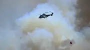 Incendies en Île-de-France : feux virulents coupent A6 et ligne TGV