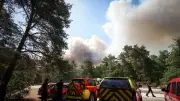 Incendies et canicule : 350 pompiers mobilisés dans le Var, 27 départements en risque élevé