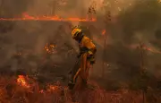 Incendies près de Madrid : amélioration prudente, feux toujours actifs