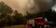 Incendies : évacuations à Brignoles, reprises de feu en Gironde
