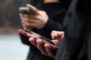 Interdiction des réseaux sociaux : les familles pleines d'espoir avant le vote