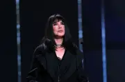 Isabelle Adjani et Galia Salimo au jury de Drag Race France 4
