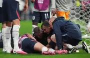 Jordan Henderson se blesse en enjambant un panneau après Angleterre-Mexique