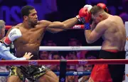 Joshua domine Prenga par KO au 2e round et relance le duel contre Fury