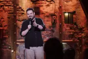 Kino, humoriste et parodiste Instagram, rejoint la Villa Jamel Comedy Club à Cannes
