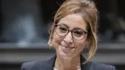 Léa Salamé reste au 20 Heures malgré la polémique sur son compagnon