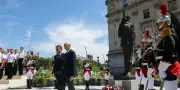 La statue du capitaine Dreyfus installée devant la Cour de cassation