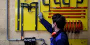 L'apprentissage recule : un symbole de la crise de l'emploi