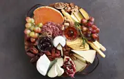 L'art de la planche apéritive : conseils pour un plateau estival réussi